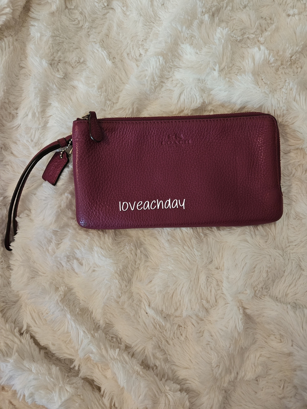 Coachβ¨οΈPebbled Leather Wristlet Wallet - Deep Berry
